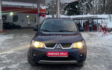 Mitsubishi Outlander III рестайлинг 3, 2008 год, 800 000 рублей, 2 фотография