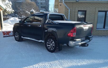 Toyota Hilux VIII, 2017 год, 2 650 000 рублей, 2 фотография