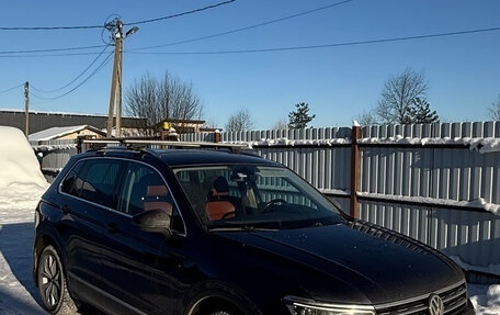 Volkswagen Tiguan II, 2018 год, 2 350 000 рублей, 1 фотография