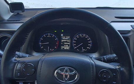 Toyota RAV4, 2017 год, 3 400 000 рублей, 11 фотография