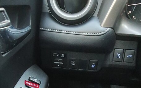 Toyota RAV4, 2017 год, 3 400 000 рублей, 10 фотография