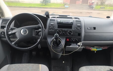 Volkswagen Caravelle T5, 2004 год, 1 100 000 рублей, 8 фотография