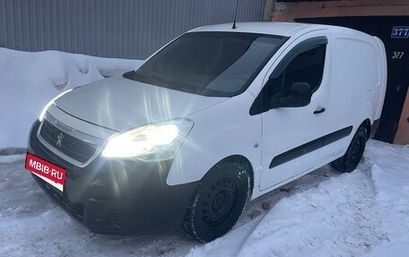 Peugeot Partner II рестайлинг 2, 2016 год, 1 080 000 рублей, 2 фотография