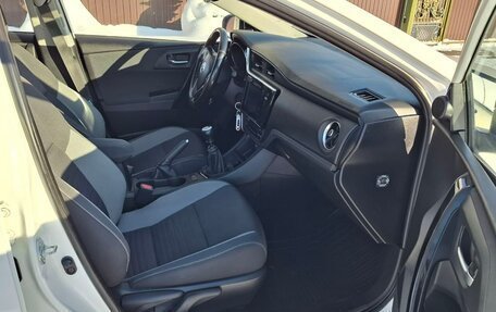 Toyota Auris II, 2017 год, 1 370 000 рублей, 11 фотография