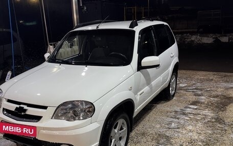 Chevrolet Niva I рестайлинг, 2015 год, 715 000 рублей, 2 фотография