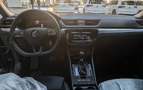 Skoda Superb III рестайлинг, 2026 год, 2 550 000 рублей, 6 фотография