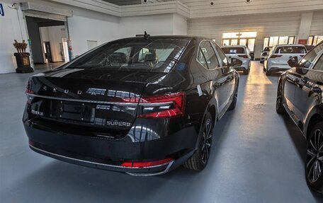 Skoda Superb III рестайлинг, 2026 год, 2 550 000 рублей, 3 фотография