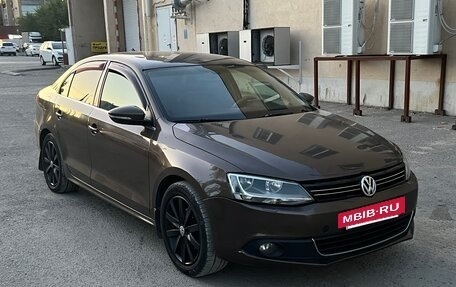 Volkswagen Jetta VI, 2011 год, 820 000 рублей, 2 фотография