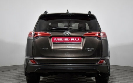 Toyota RAV4, 2018 год, 2 390 000 рублей, 6 фотография