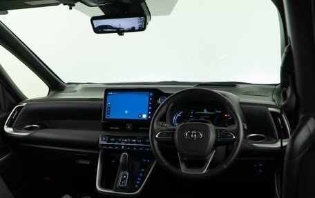 Toyota Voxy, 2022 год, 3 547 077 рублей, 6 фотография