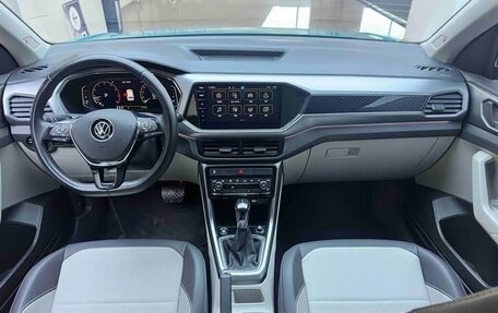 Volkswagen T-Cross I, 2022 год, 1 930 000 рублей, 10 фотография