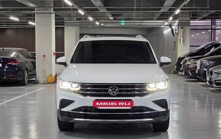 Volkswagen Tiguan II, 2022 год, 3 570 027 рублей, 2 фотография
