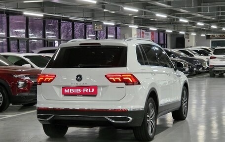 Volkswagen Tiguan II, 2022 год, 3 570 027 рублей, 6 фотография