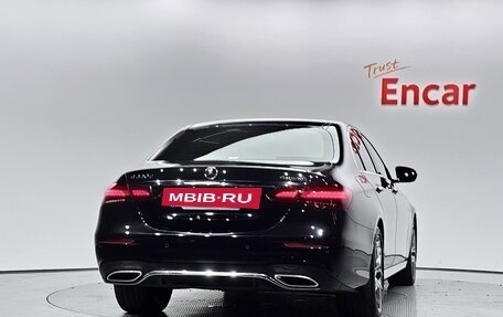 Mercedes-Benz E-Класс, 2023 год, 6 100 000 рублей, 4 фотография