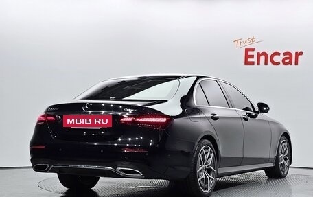 Mercedes-Benz E-Класс, 2023 год, 6 100 000 рублей, 3 фотография