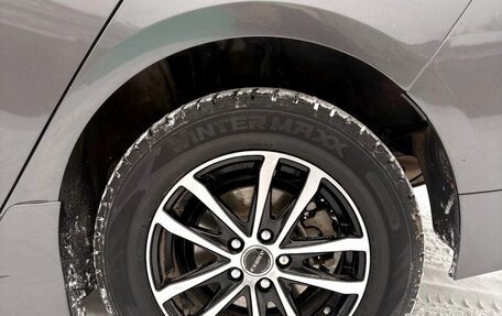 Toyota Prius IV XW50, 2016 год, 1 800 000 рублей, 6 фотография