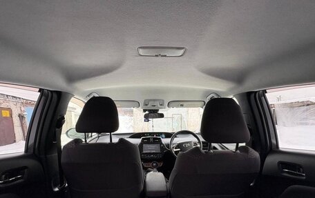 Toyota Prius IV XW50, 2016 год, 1 800 000 рублей, 9 фотография