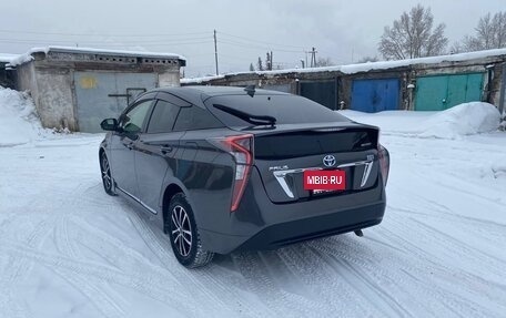 Toyota Prius IV XW50, 2016 год, 1 800 000 рублей, 3 фотография
