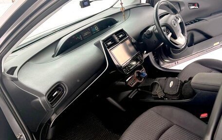 Toyota Prius IV XW50, 2016 год, 1 800 000 рублей, 11 фотография