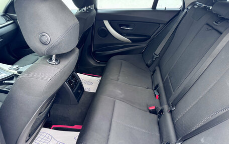 BMW 3 серия, 2018 год, 1 850 000 рублей, 12 фотография