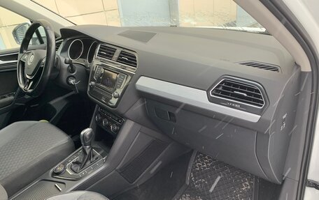 Volkswagen Tiguan II, 2017 год, 2 200 000 рублей, 2 фотография