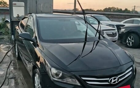 Hyundai Solaris II рестайлинг, 2015 год, 1 100 000 рублей, 2 фотография