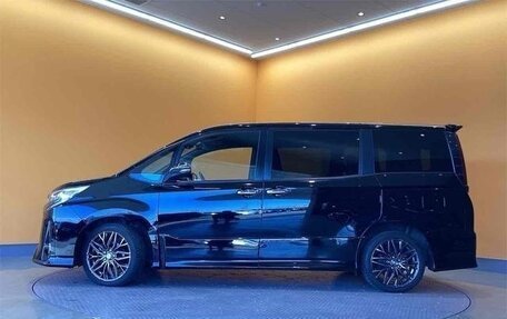 Toyota Noah III, 2021 год, 1 995 000 рублей, 7 фотография