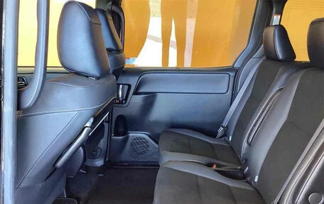 Toyota Noah III, 2021 год, 1 995 000 рублей, 12 фотография