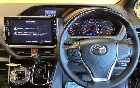 Toyota Noah III, 2021 год, 1 995 000 рублей, 9 фотография