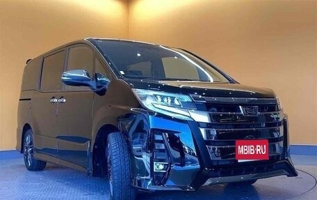 Toyota Noah III, 2021 год, 1 995 000 рублей, 1 фотография