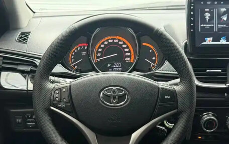 Toyota Yaris XP150 рестайлинг, 2021 год, 1 300 000 рублей, 11 фотография