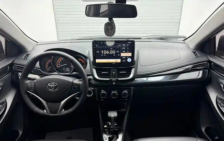 Toyota Yaris XP150 рестайлинг, 2021 год, 1 300 000 рублей, 9 фотография