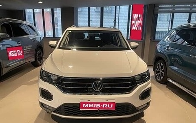 Volkswagen T-Roc I, 2023 год, 1 600 000 рублей, 1 фотография