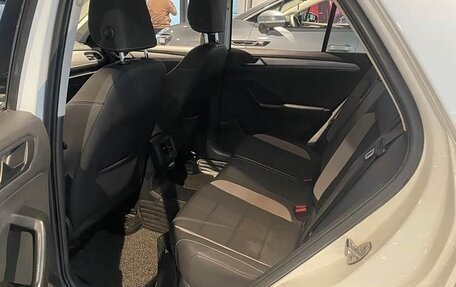 Volkswagen T-Roc I, 2023 год, 1 600 000 рублей, 10 фотография