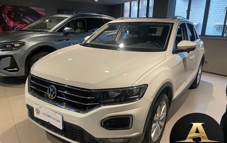 Volkswagen T-Roc I, 2023 год, 1 600 000 рублей, 8 фотография