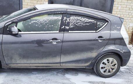 Toyota Aqua I, 2013 год, 900 000 рублей, 2 фотография