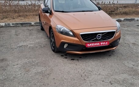 Volvo V40 Cross Country I, 2013 год, 1 960 000 рублей, 3 фотография