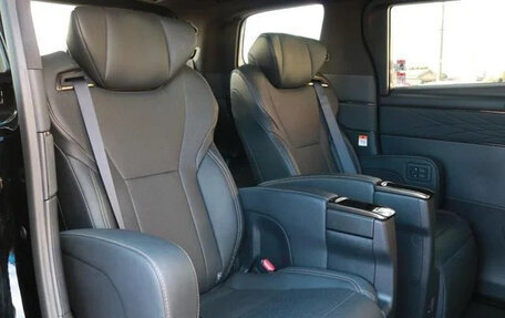 Toyota Alphard, 2025 год, 9 600 000 рублей, 19 фотография