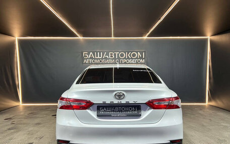 Toyota Camry, 2018 год, 2 600 000 рублей, 5 фотография