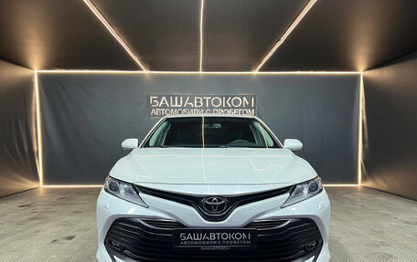 Toyota Camry, 2018 год, 2 600 000 рублей, 2 фотография