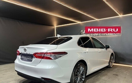 Toyota Camry, 2018 год, 2 600 000 рублей, 4 фотография