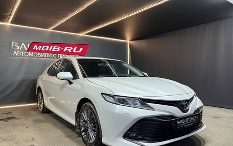 Toyota Camry, 2018 год, 2 600 000 рублей, 3 фотография