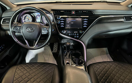 Toyota Camry, 2018 год, 2 600 000 рублей, 15 фотография