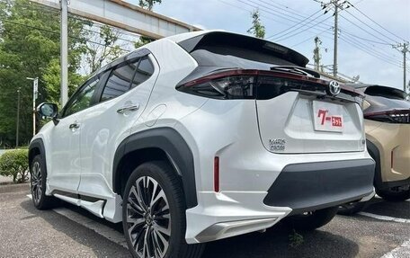 Toyota Yaris Cross, 2023 год, 1 675 000 рублей, 2 фотография