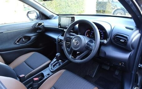 Toyota Yaris Cross, 2023 год, 1 567 000 рублей, 33 фотография