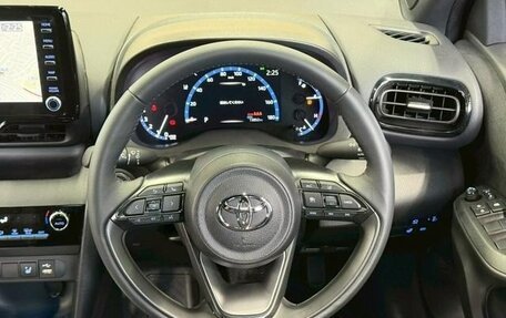 Toyota Yaris Cross, 2023 год, 1 693 000 рублей, 23 фотография