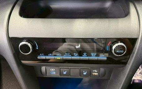 Toyota Yaris Cross, 2023 год, 1 693 000 рублей, 32 фотография