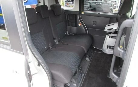 Toyota Roomy I, 2023 год, 1 041 000 рублей, 14 фотография