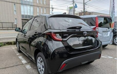 Toyota Yaris, 2023 год, 1 115 000 рублей, 4 фотография