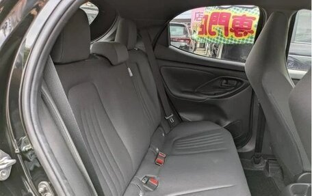 Toyota Yaris, 2023 год, 1 115 000 рублей, 13 фотография